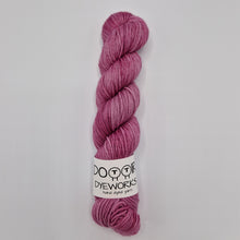 Load image into Gallery viewer, Be strong - 100% Merino Worsted