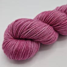 Load image into Gallery viewer, Be strong - 100% Merino Worsted