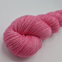 Load image into Gallery viewer, Candy pink - 100% Merino