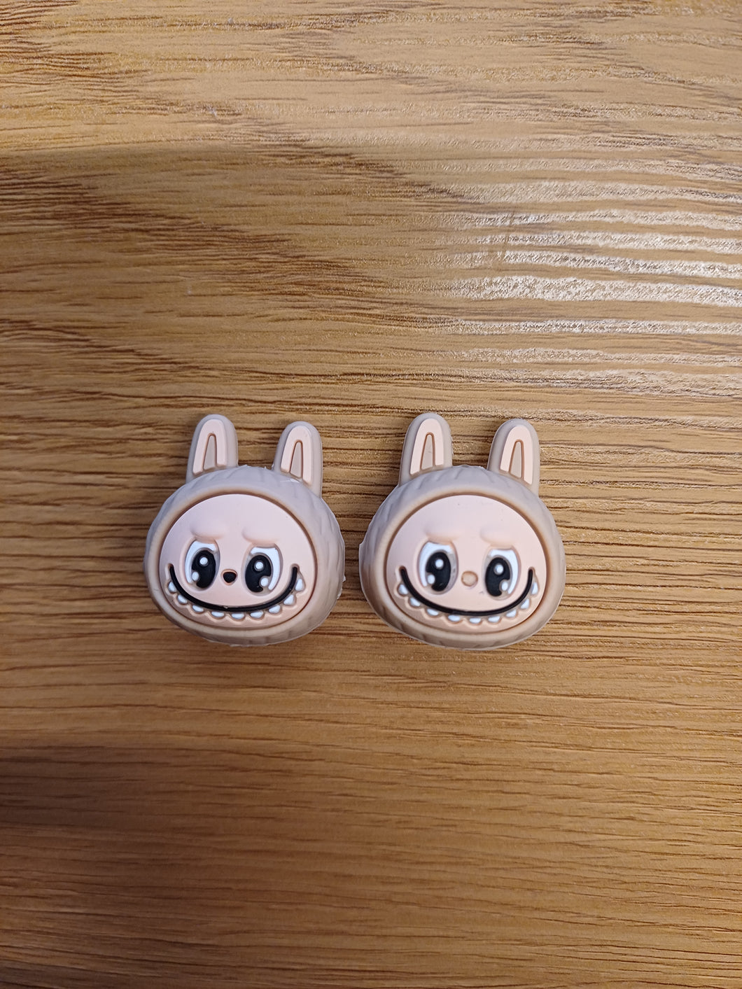 Lykkjustopparar - brúnn labubu