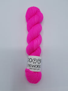 Hot Pink- DK Deluxe 100g